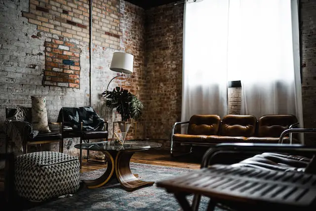 A photo of a room with vintage furniture.