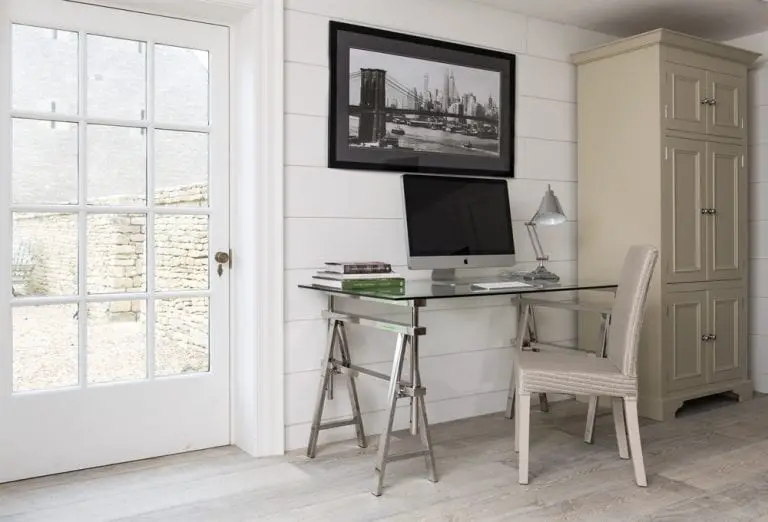 fitting writing table into a small bedroom